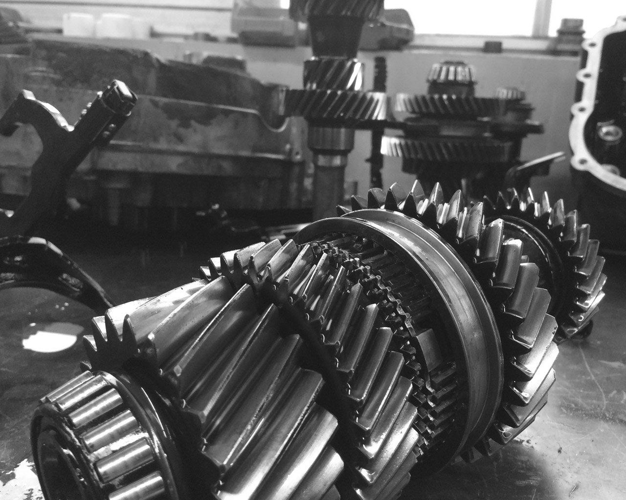 Geöffnetes Schaltgetriebe bei der A1 Getriebe- & Autoservice GmbH